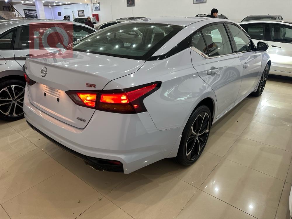 نيسان ألتيما